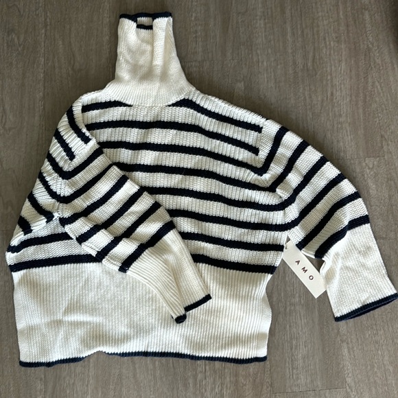 NWT AMO Turtleneck Sweater Sz XS/S - Picture 3 of 6